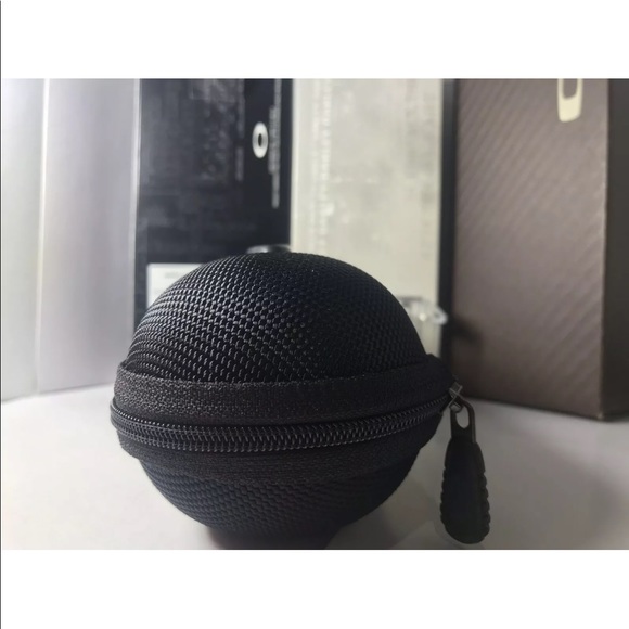 New Oakley Sunglass Vault style Black Zipper Case+ - Picture 5 of 5
